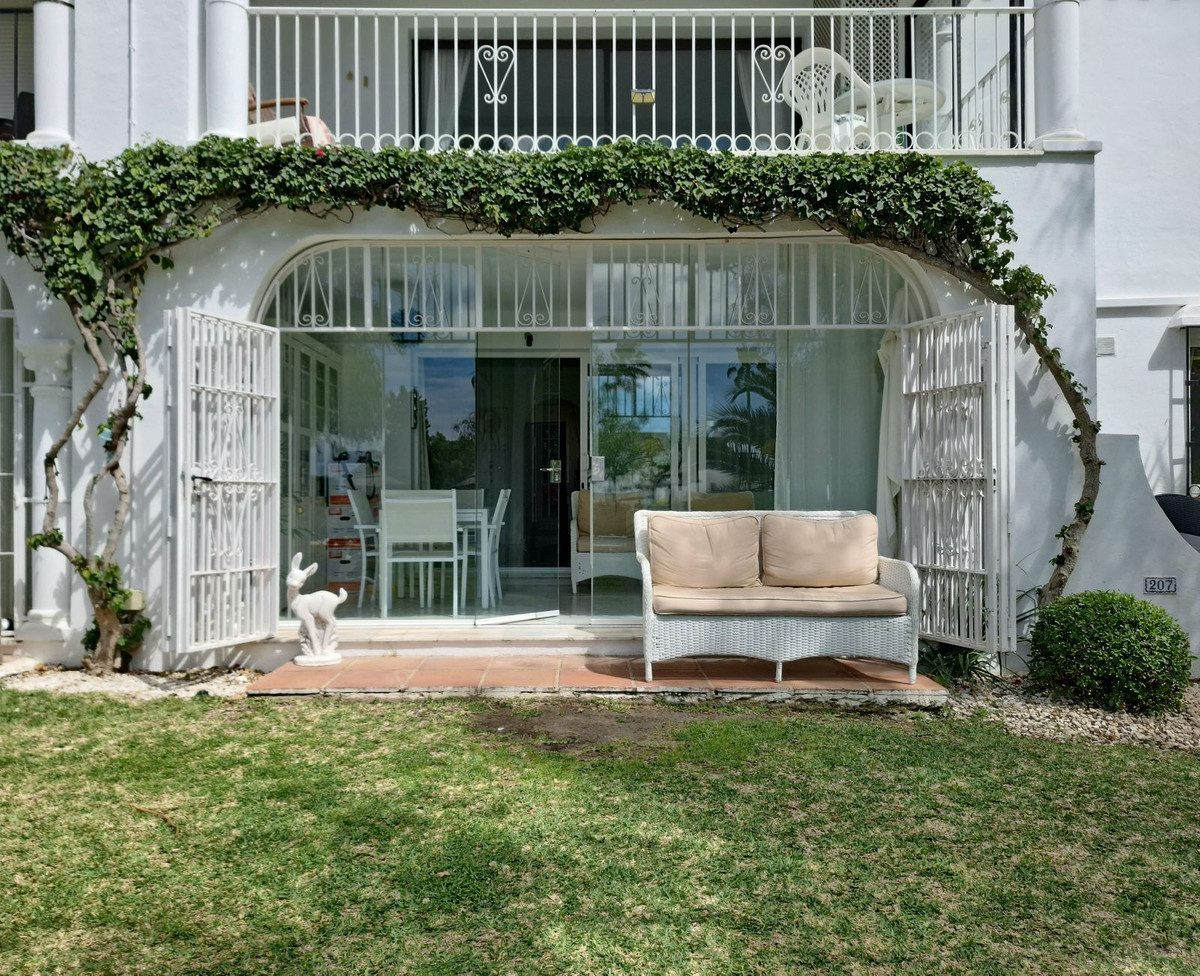 Begane grond appartement in El Paraiso-23