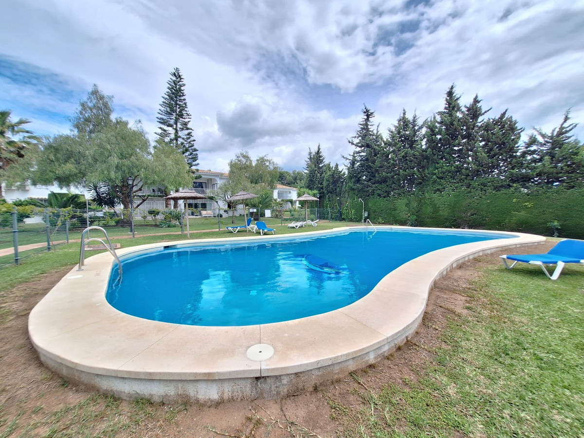 Begane grond appartement in El Paraiso-24