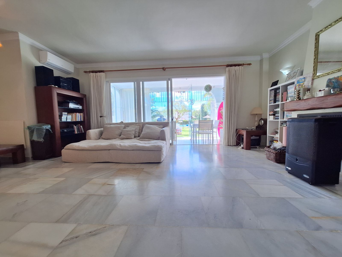 Begane grond appartement in El Paraiso-9