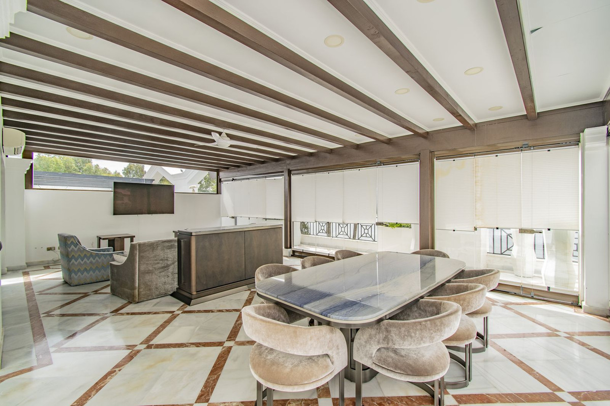 Penthouse te koop in Estepona | 5 slaapkamers H5042191