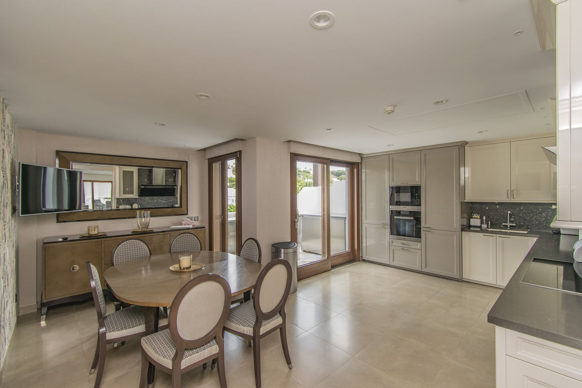 Penthouse te koop in Estepona | 5 slaapkamers H5042191