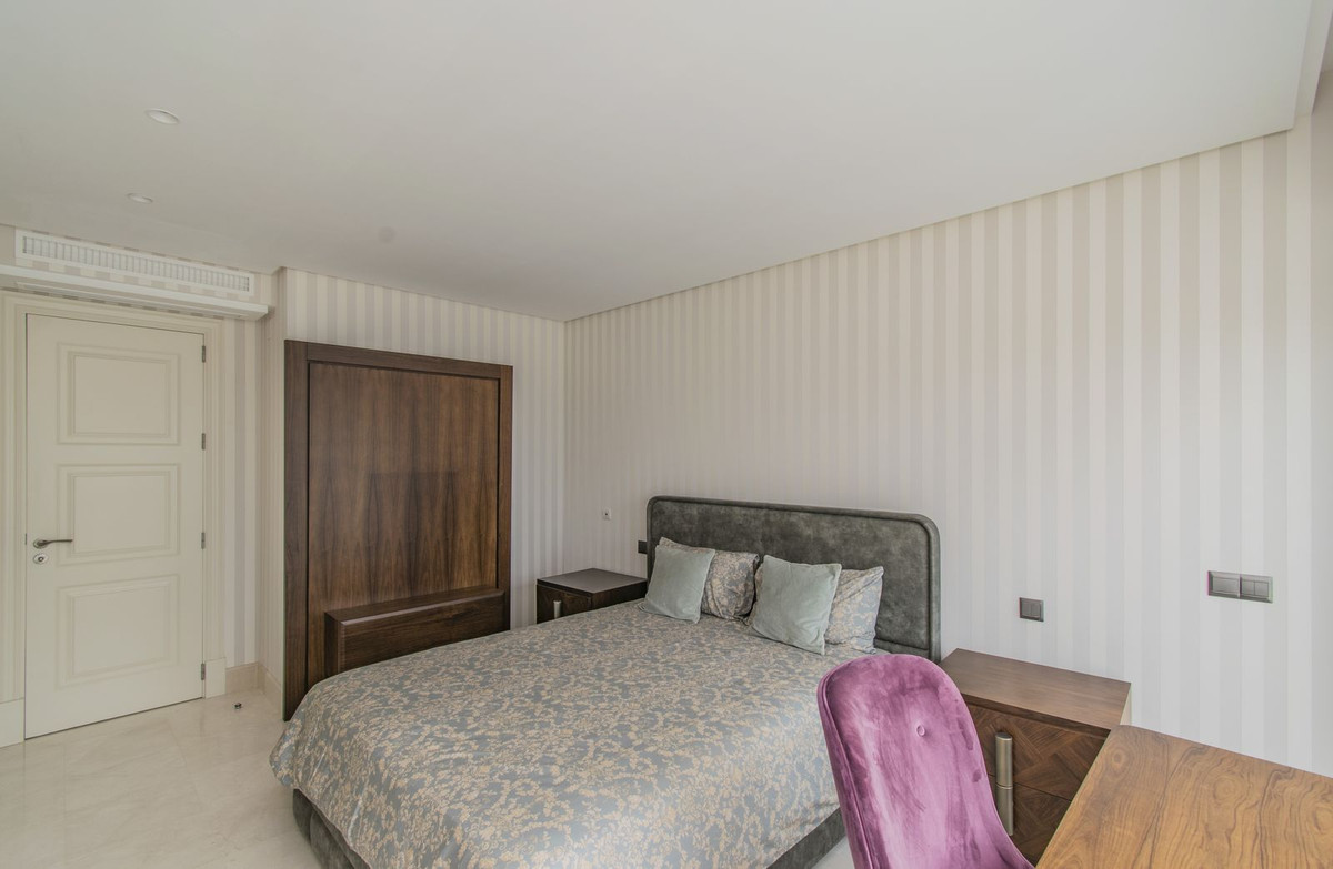 Penthouse te koop in Estepona | 5 slaapkamers H5042191