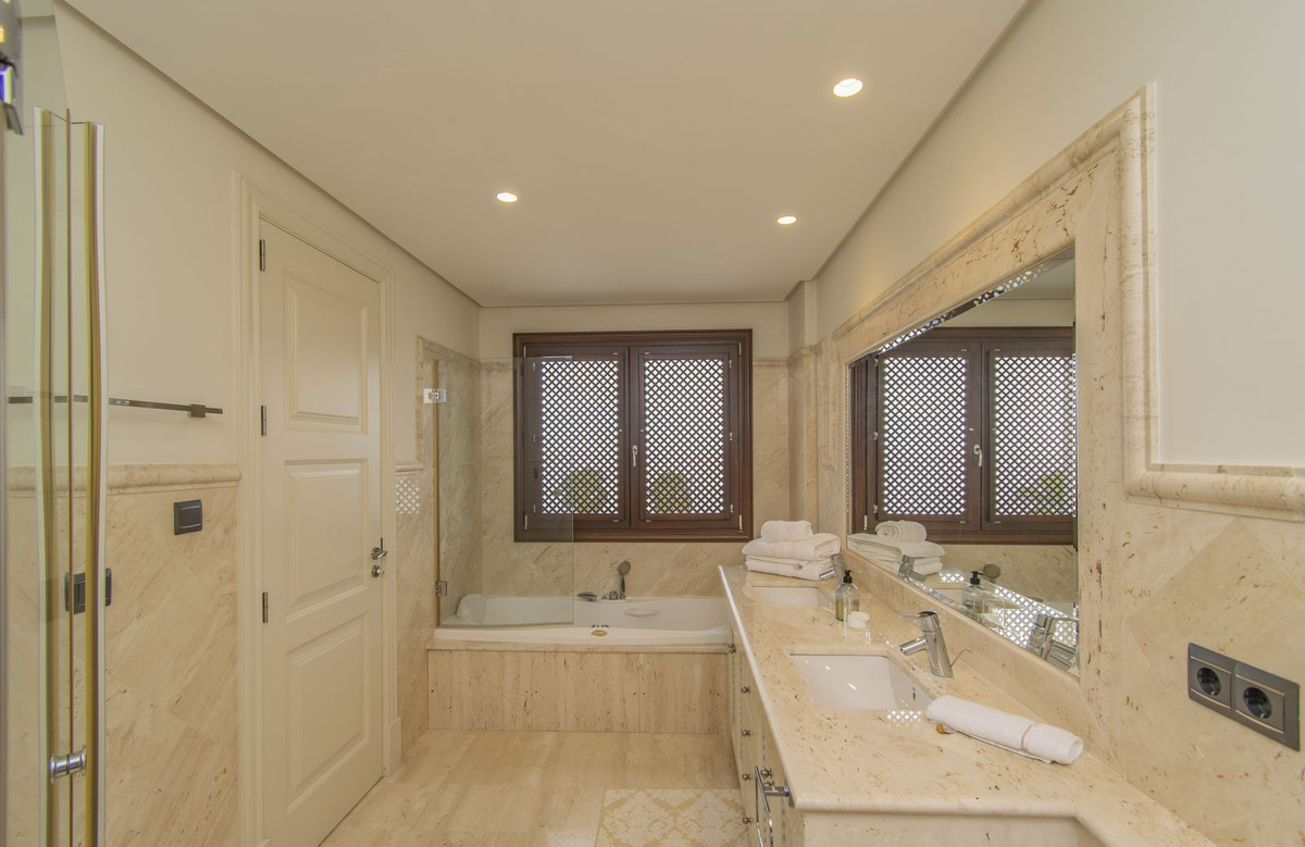 Penthouse te koop in Estepona | 5 slaapkamers H5042191