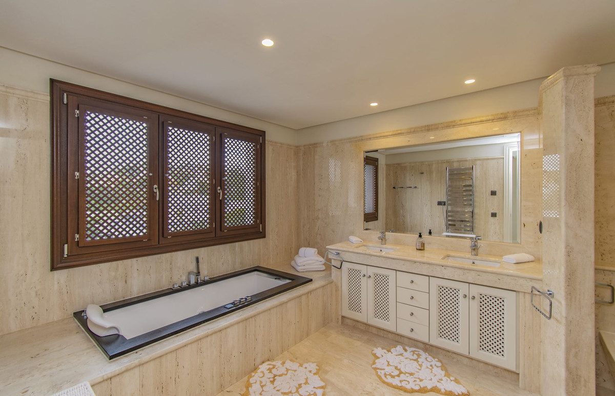 Penthouse te koop in Estepona | 5 slaapkamers H5042191