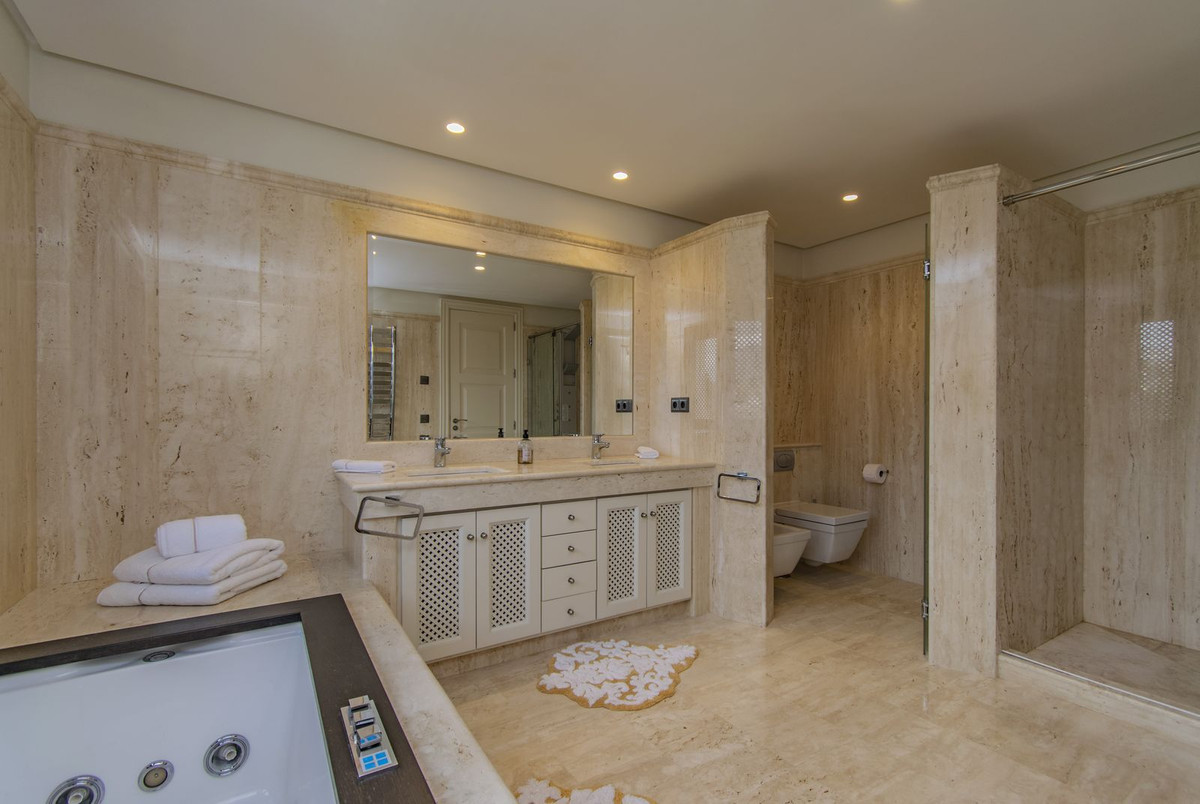 Penthouse te koop in Estepona | 5 slaapkamers H5042191
