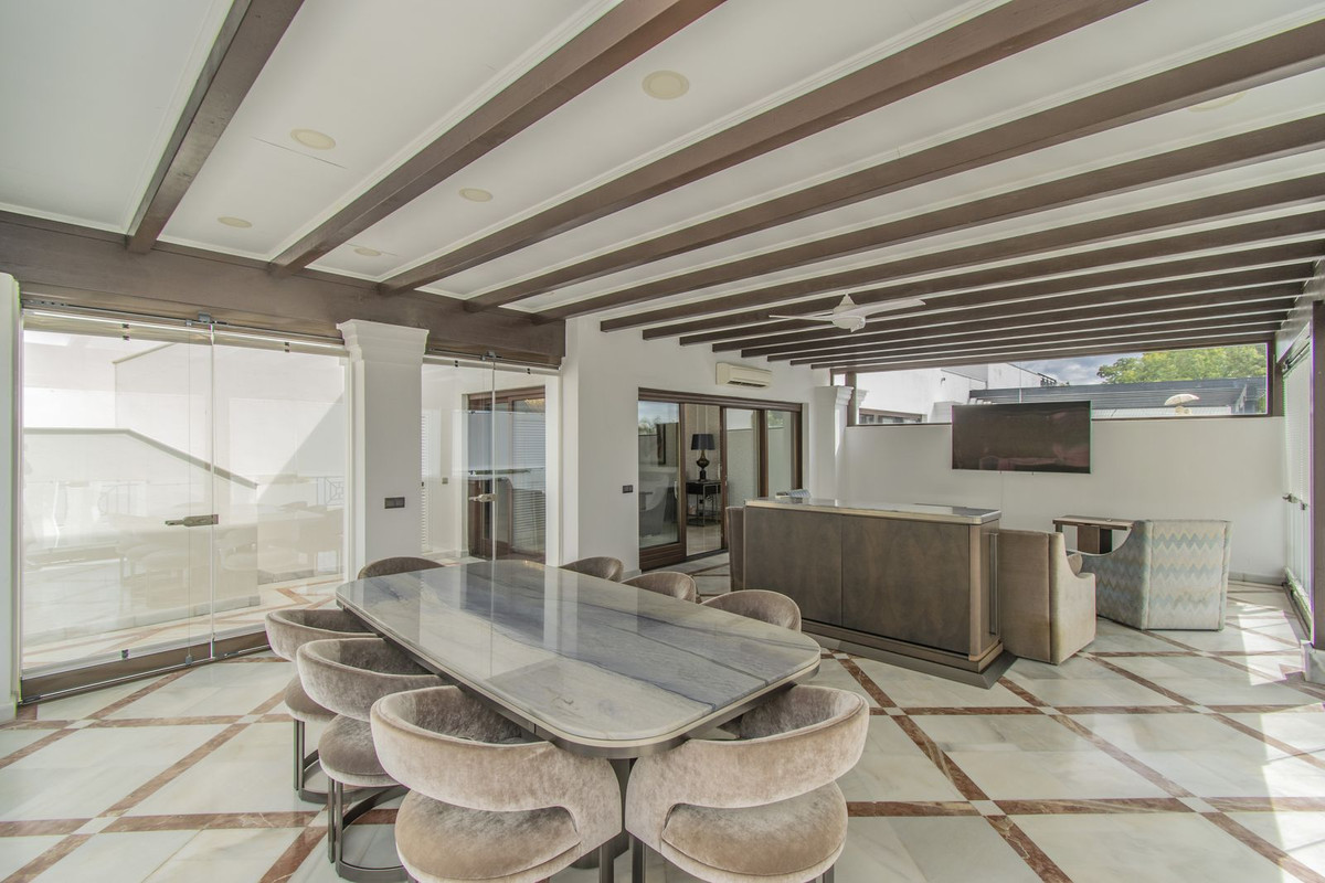 Penthouse te koop in Estepona | 5 slaapkamers H5042191