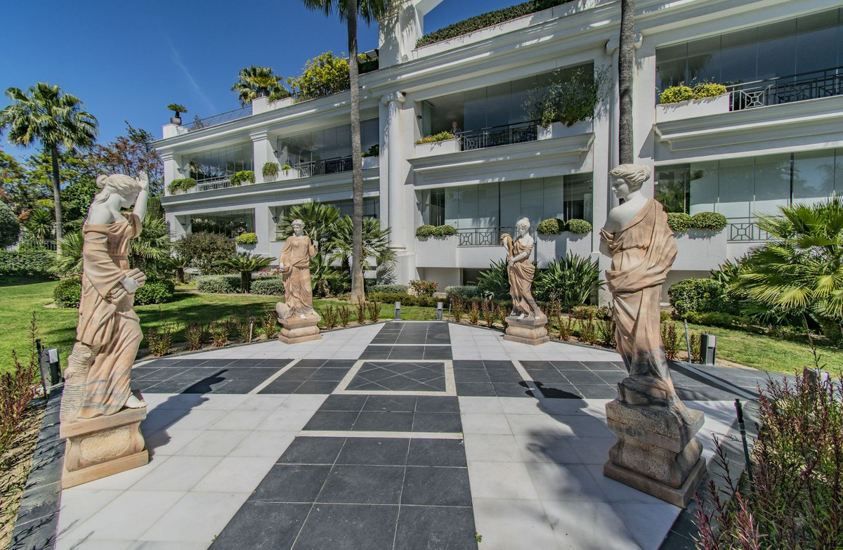 Penthouse te koop in Estepona | 5 slaapkamers H5042191