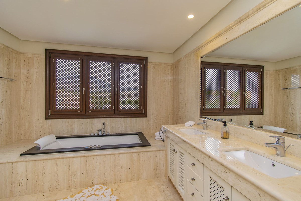 Penthouse te koop in Estepona | 5 slaapkamers H5042191
