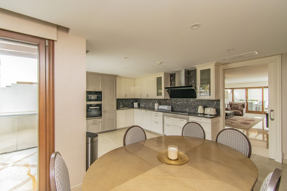 Penthouse te koop in Estepona | 5 slaapkamers H5042191