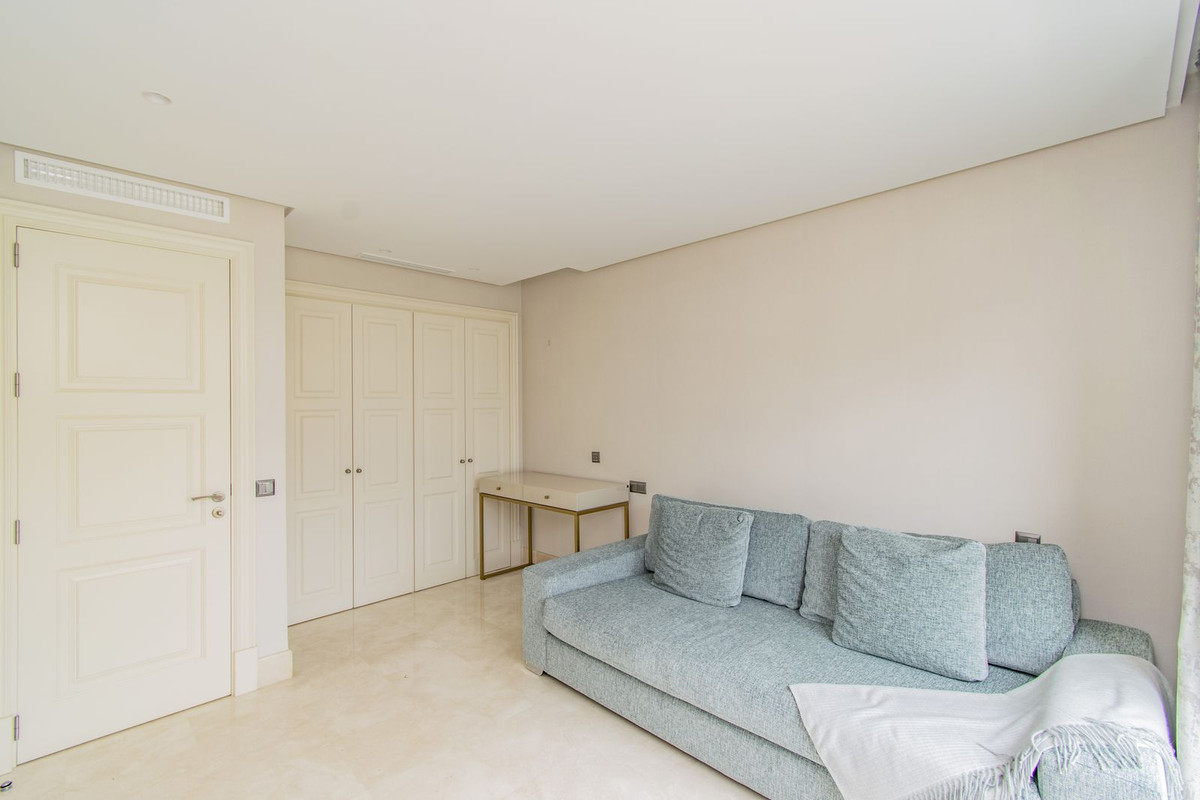 Penthouse te koop in Estepona | 5 slaapkamers H5042191