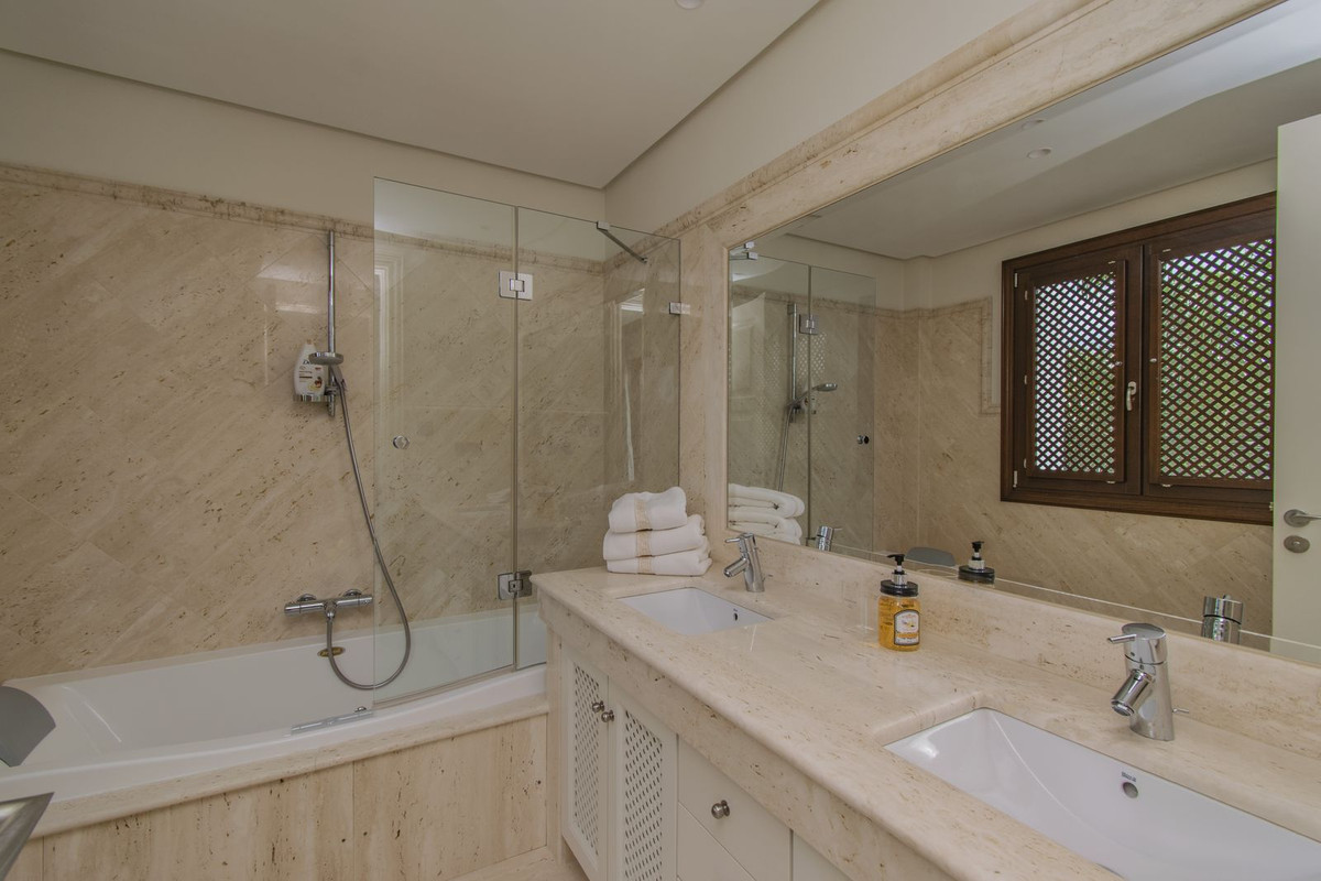Penthouse te koop in Estepona | 5 slaapkamers H5042191