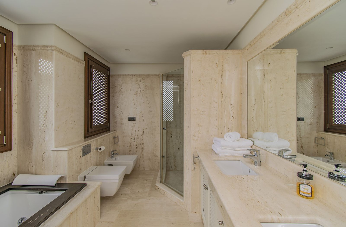 Penthouse te koop in Estepona | 5 slaapkamers H5042191