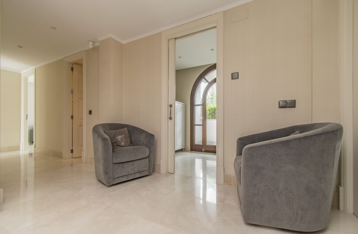 Penthouse te koop in Estepona | 5 slaapkamers H5042191