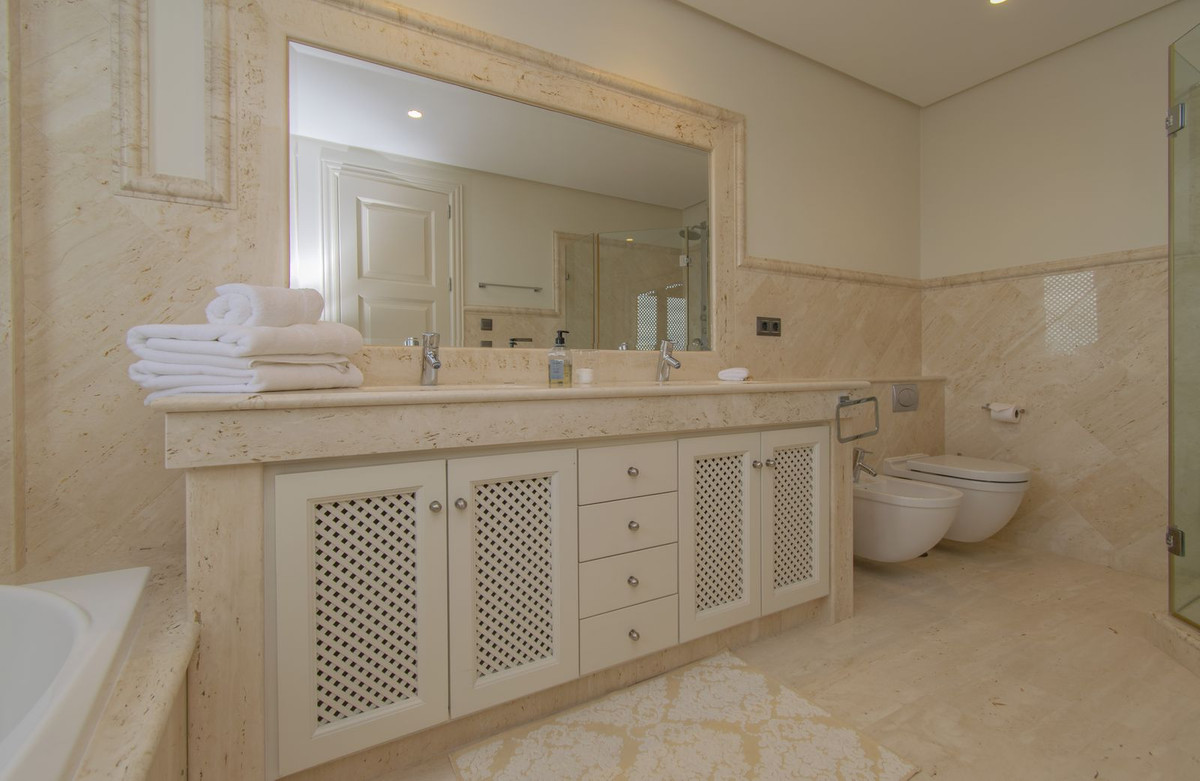 Penthouse te koop in Estepona | 5 slaapkamers H5042191