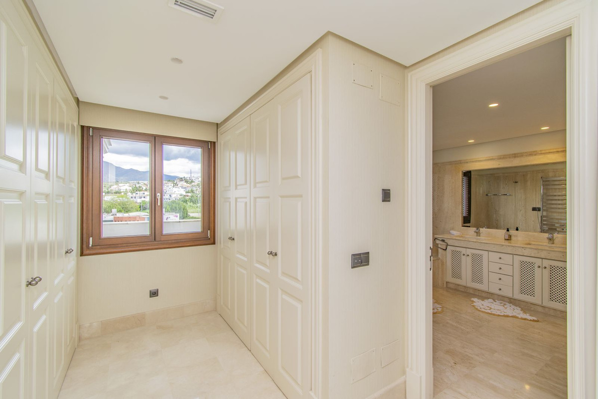 Penthouse te koop in Estepona | 5 slaapkamers H5042191