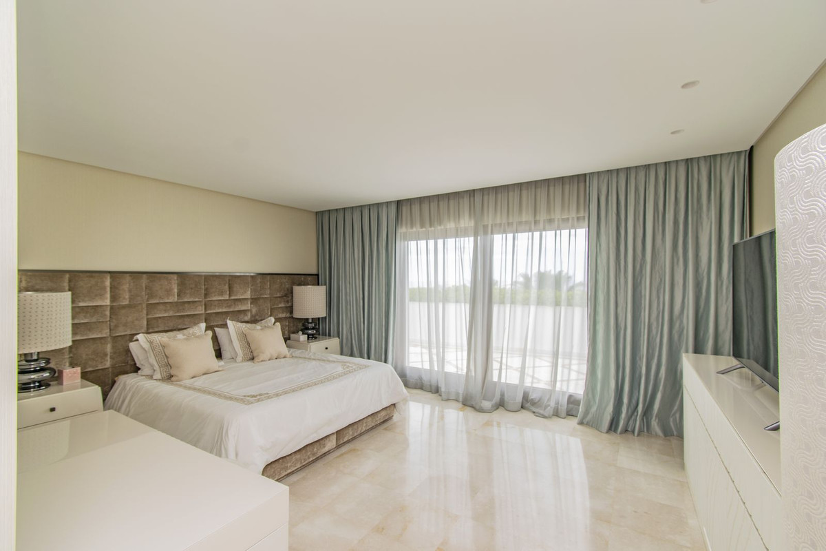 Penthouse te koop in Estepona | 5 slaapkamers H5042191