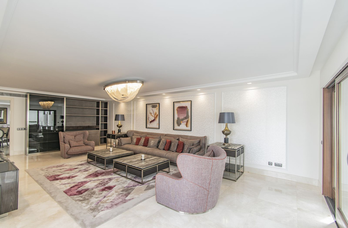Penthouse te koop in Estepona | 5 slaapkamers H5042191