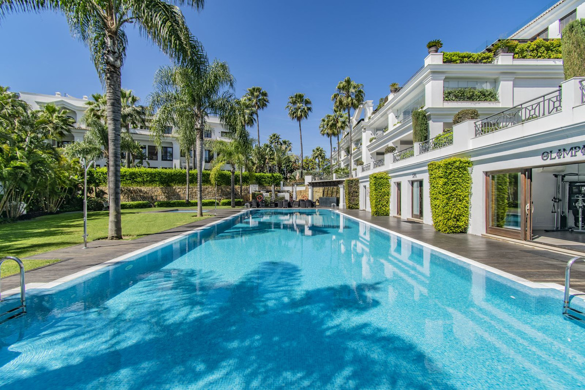 Penthouse te koop in Estepona | 5 slaapkamers H5042191