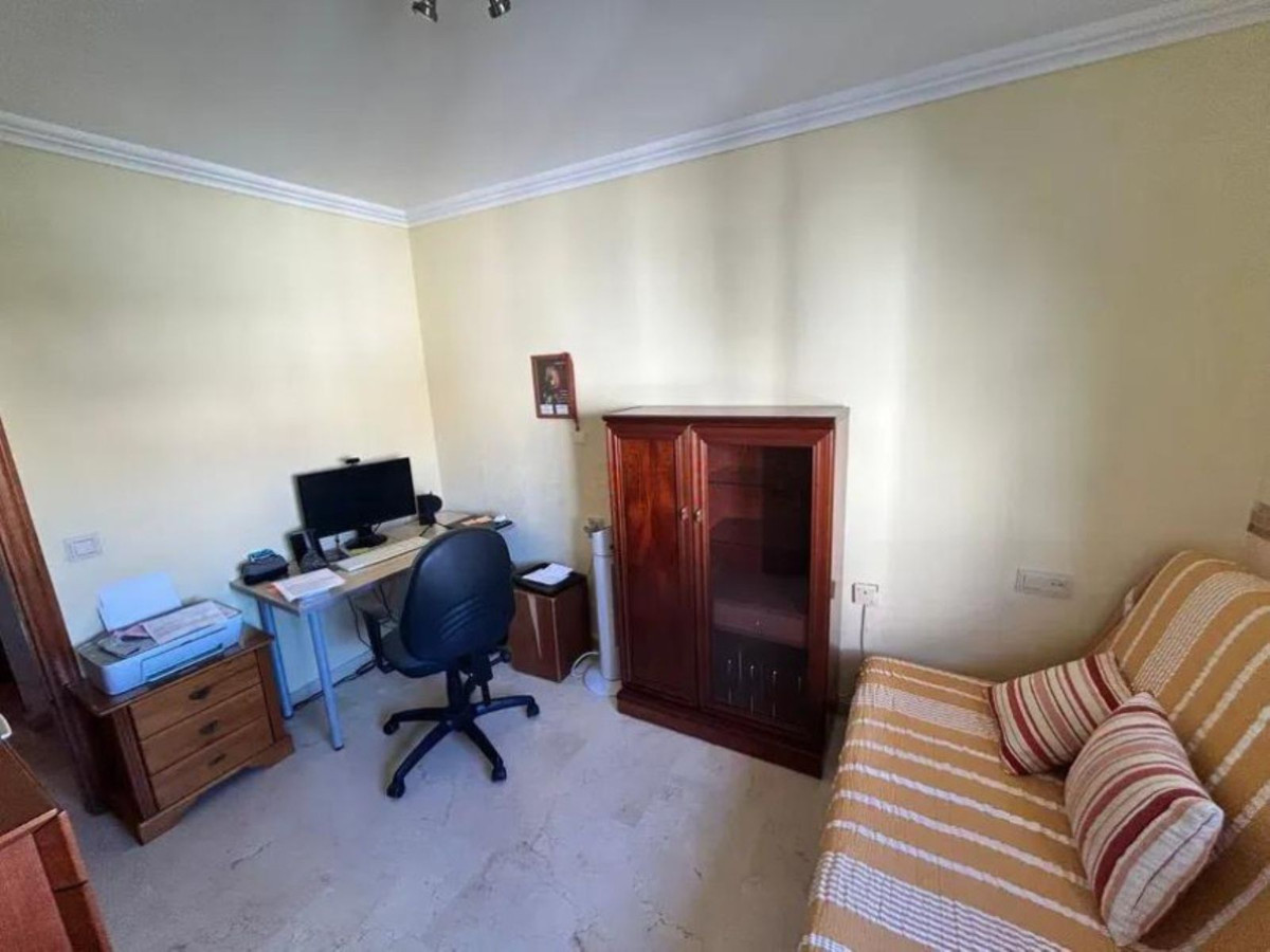 Appartement te koop in Estepona | 4 slaapkamers H5044747