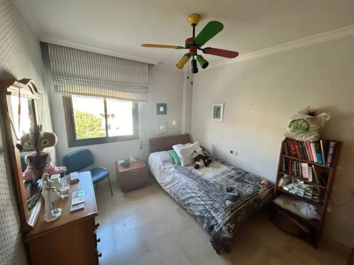 Appartement te koop in Estepona | 4 slaapkamers H5044747