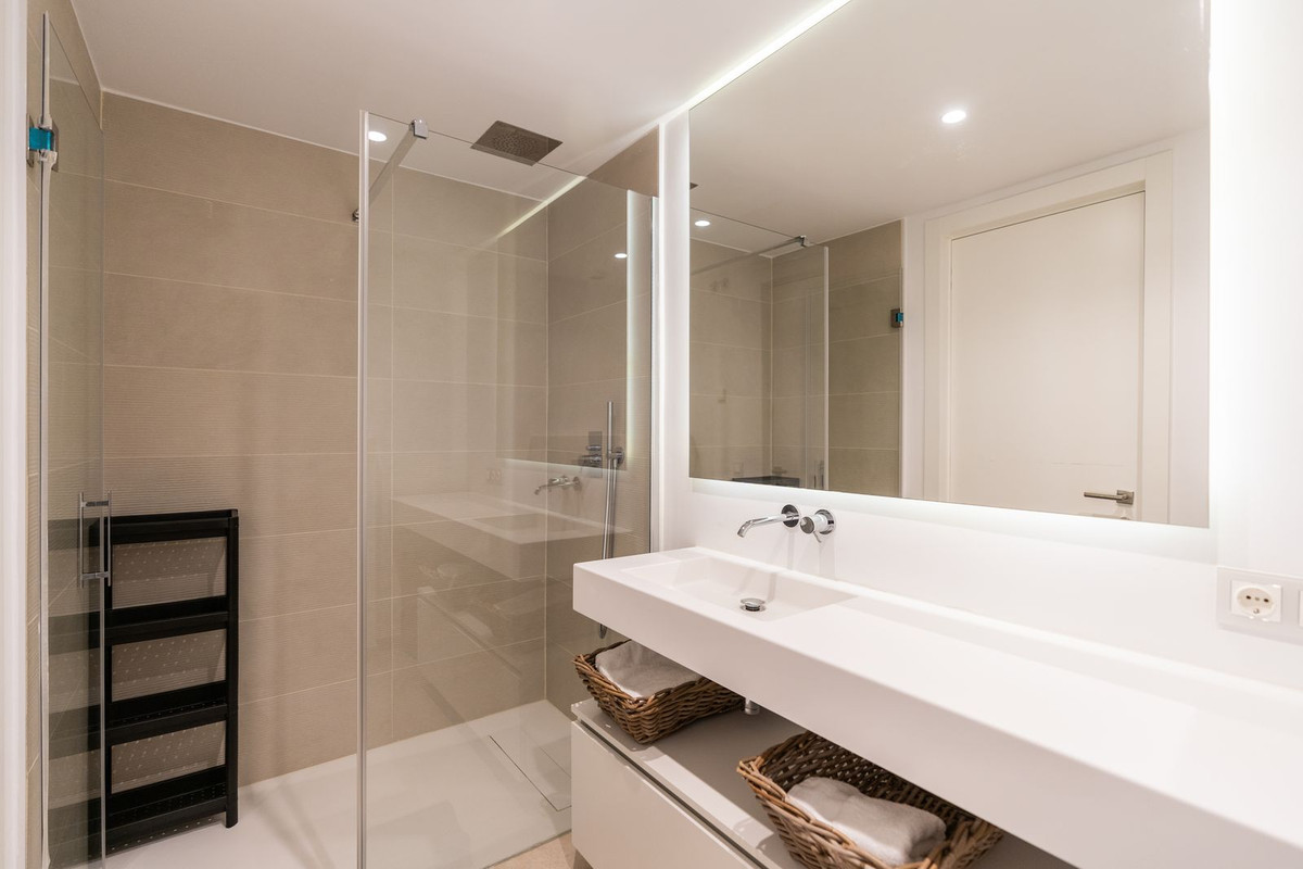 Appartement te koop in Estepona | 5 slaapkamers H5049346