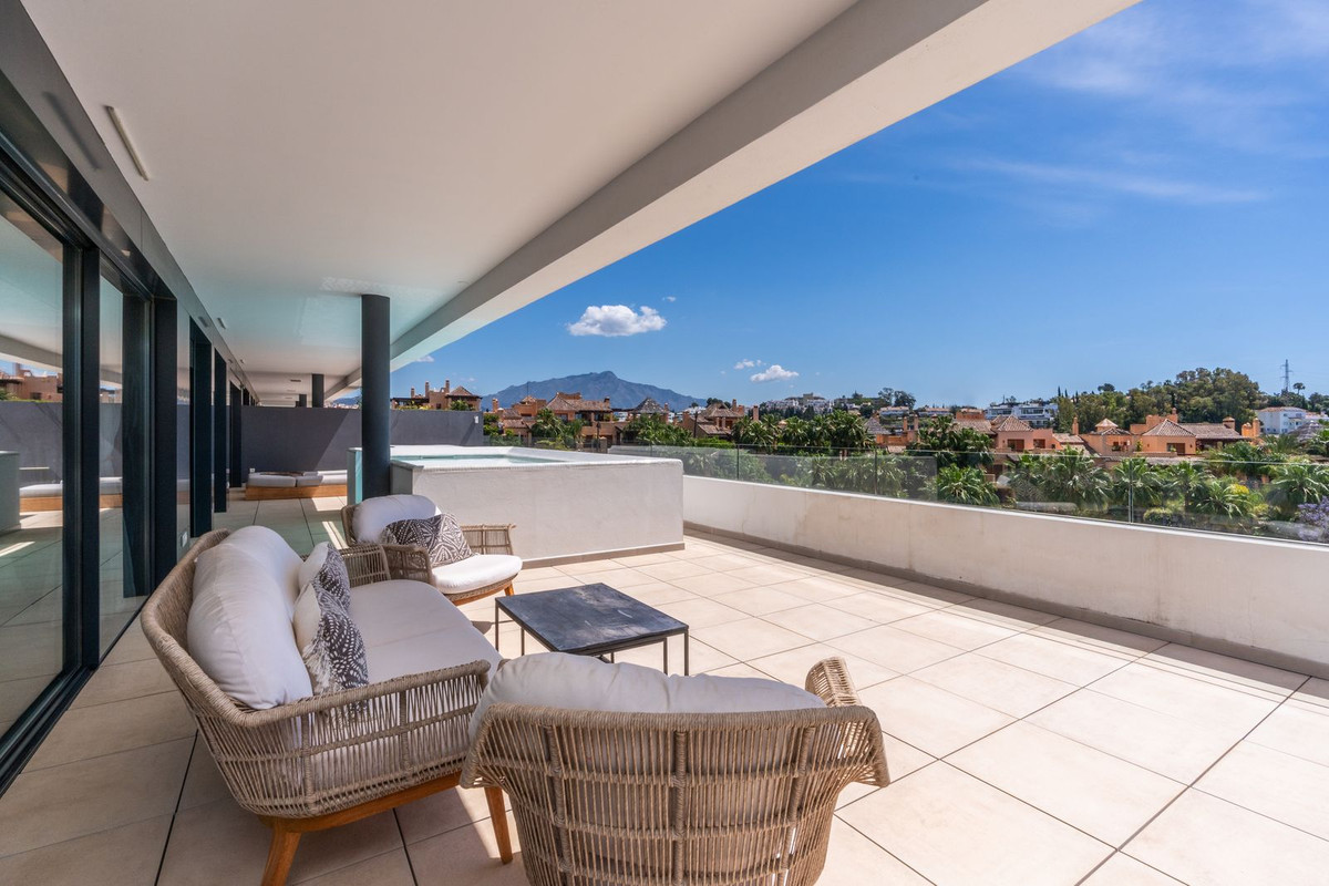 Appartement te koop in Estepona | 5 slaapkamers H5049346
