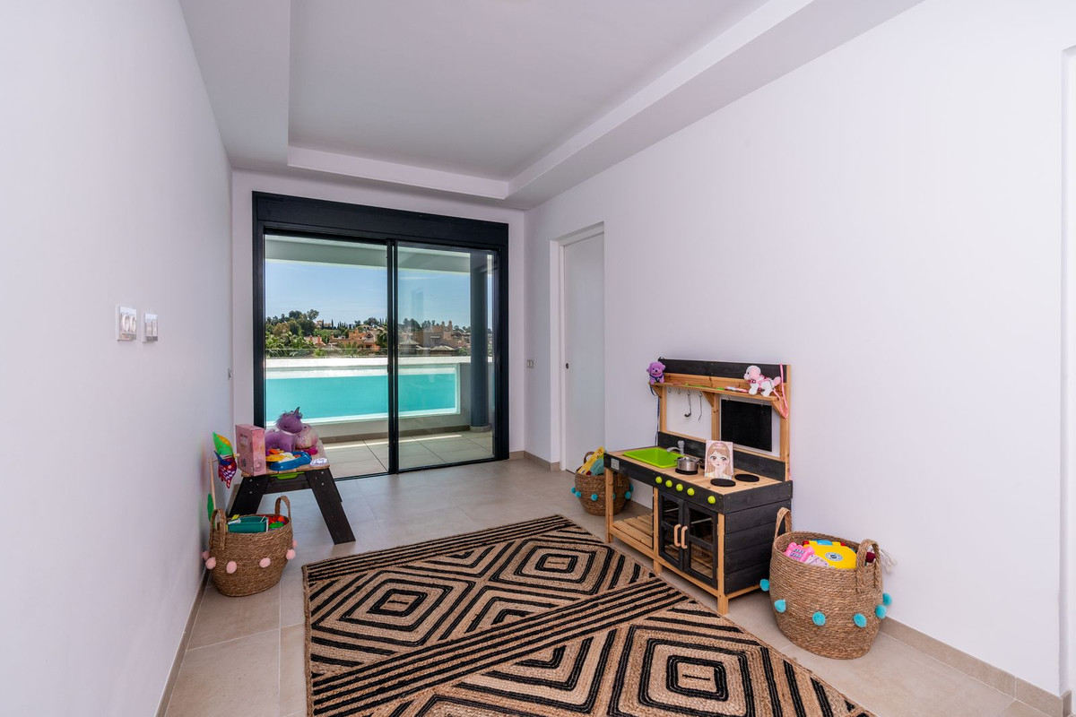 Appartement te koop in Estepona | 5 slaapkamers H5049346