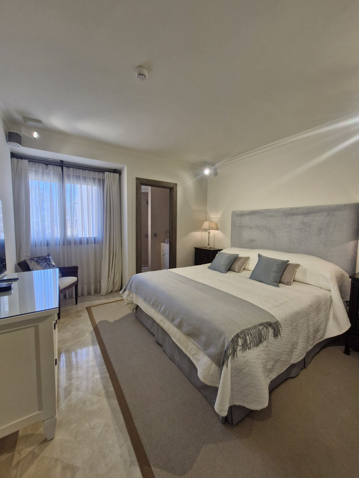 Appartement te koop in Estepona | 3 slaapkamers H5049460