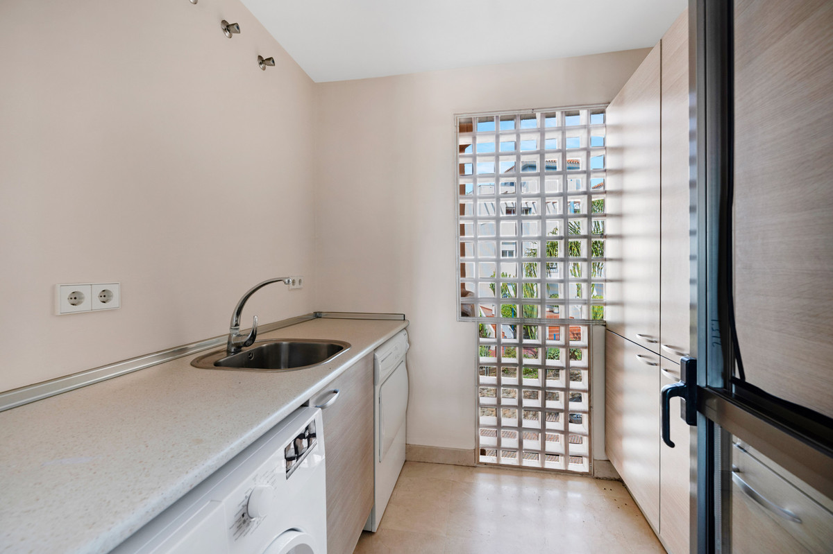 Appartement te koop in Estepona | 2 slaapkamers H5056132