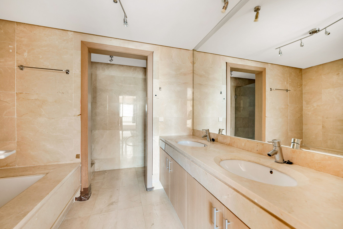 Appartement te koop in Estepona | 2 slaapkamers H5056132