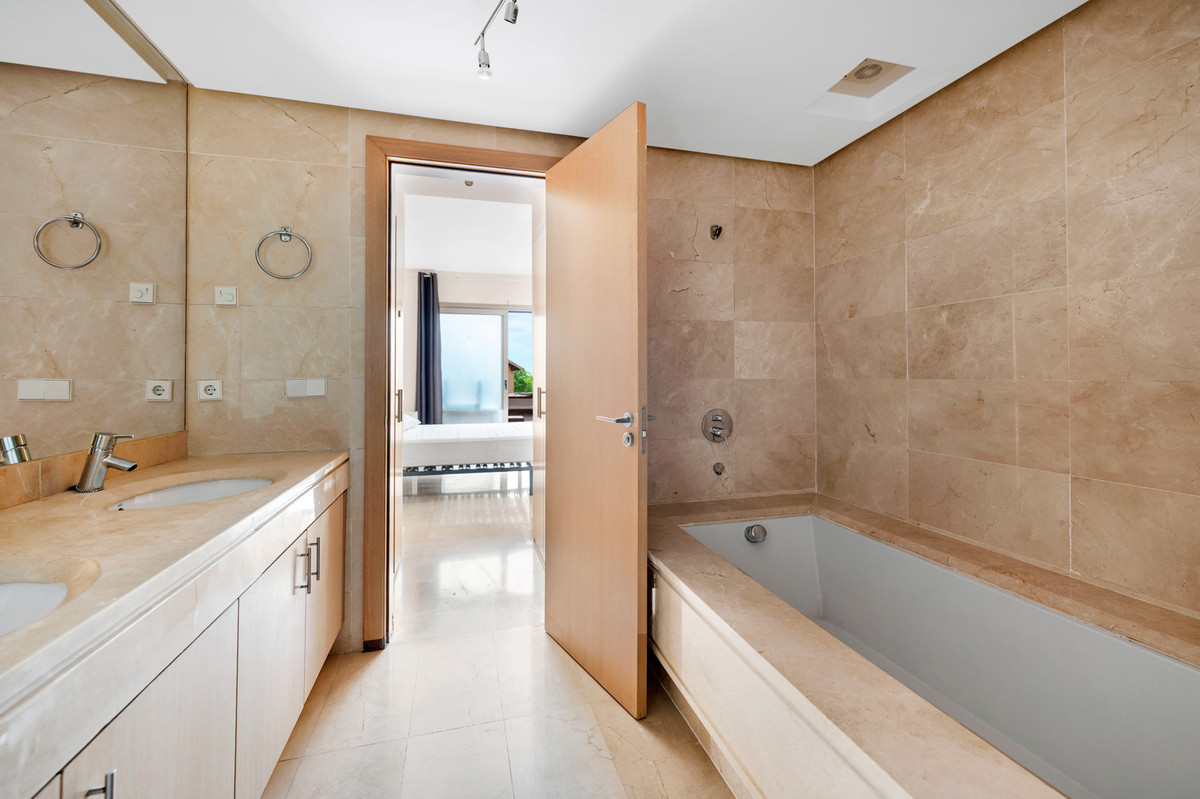 Appartement te koop in Estepona | 2 slaapkamers H5056132