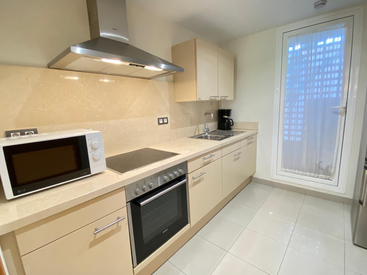 Appartement te koop in Estepona | 2 slaapkamers H5056405