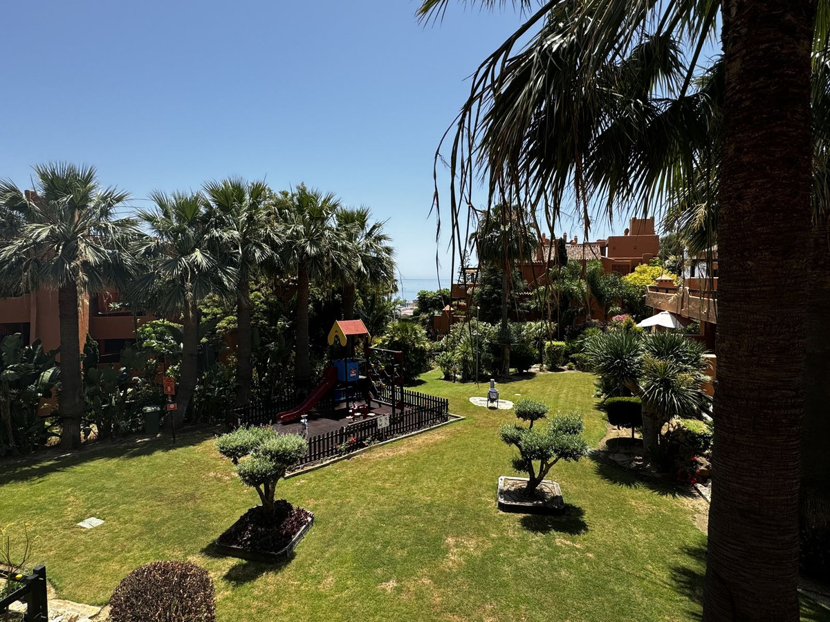 Appartement te koop in Estepona | 2 slaapkamers H5057485