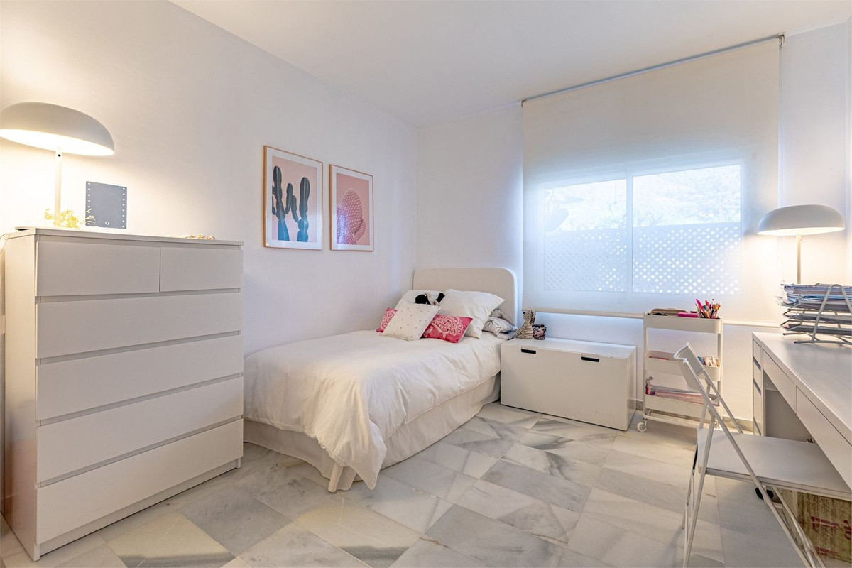 Appartement te koop in Estepona | 2 slaapkamers H5070673