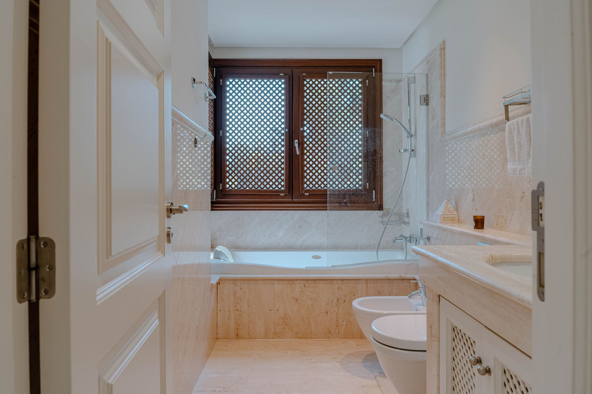 Appartement te koop in Estepona | 3 slaapkamers H5080258