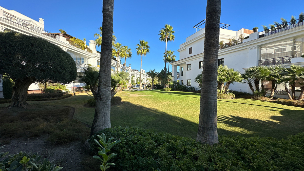 Appartement te koop in Estepona | 3 slaapkamers H5080345