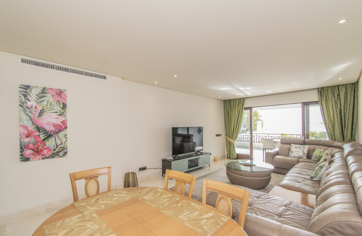 Appartement te koop in Estepona | 3 slaapkamers H5080345