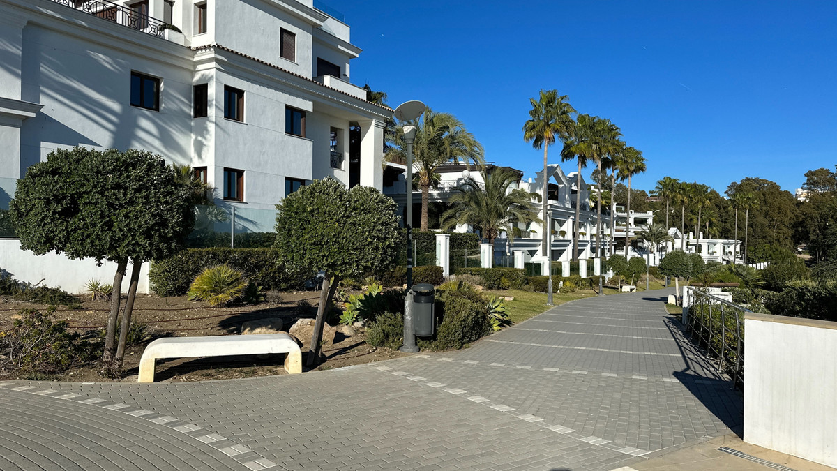 Appartement te koop in Estepona | 3 slaapkamers H5080345