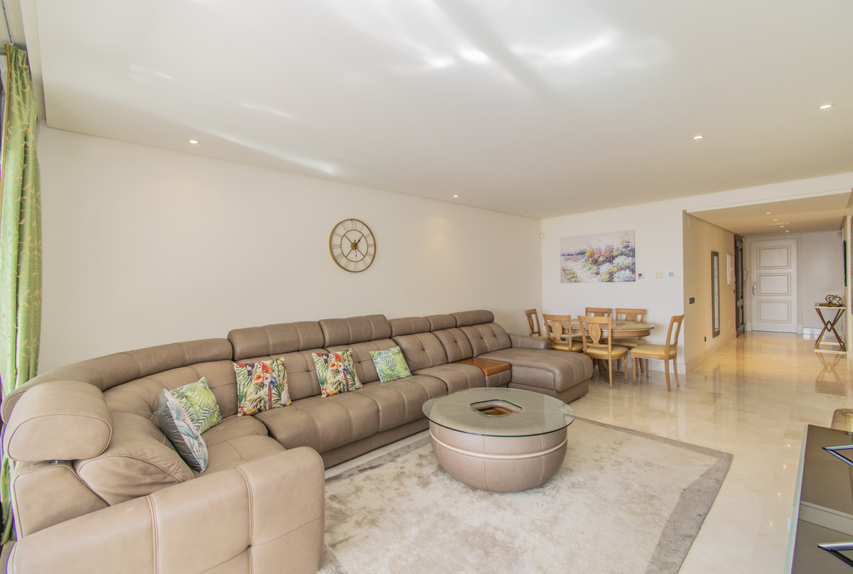 Appartement te koop in Estepona | 3 slaapkamers H5080345