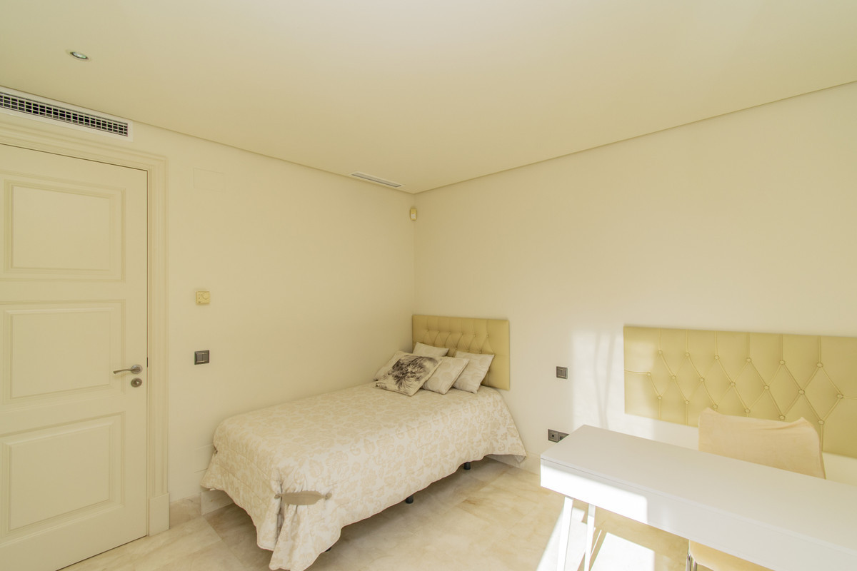 Appartement te koop in Estepona | 3 slaapkamers H5080345