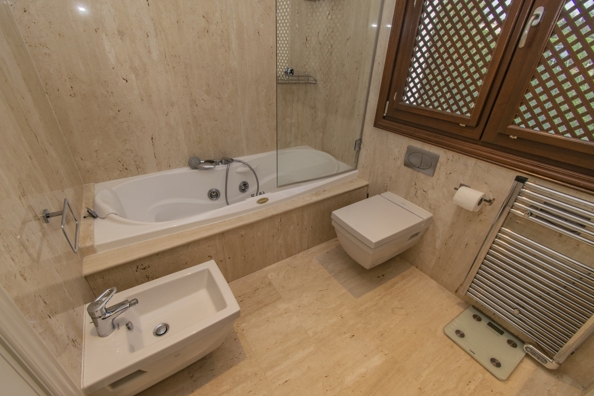 Appartement te koop in Estepona | 3 slaapkamers H5080345