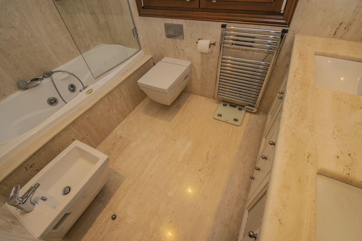 Appartement te koop in Estepona | 3 slaapkamers H5080345