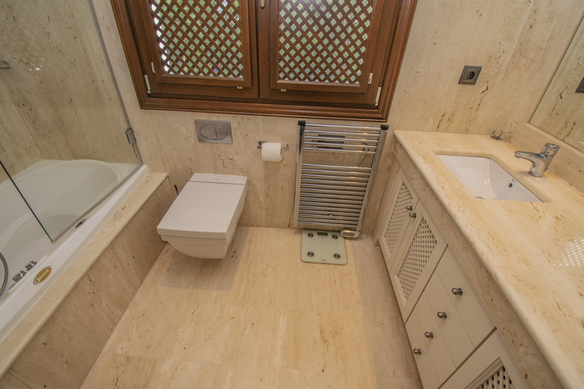 Appartement te koop in Estepona | 3 slaapkamers H5080345