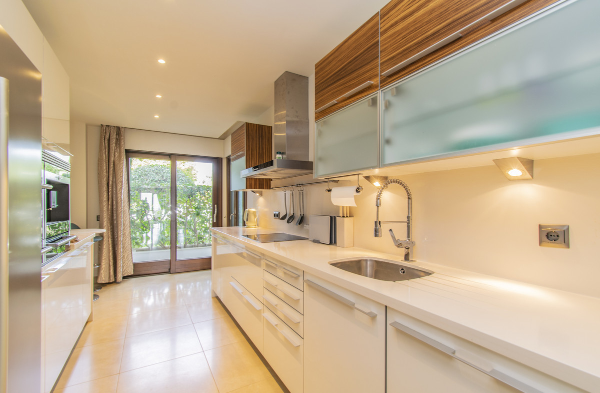 Appartement te koop in Estepona | 3 slaapkamers H5080345