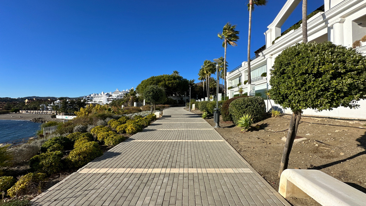 Appartement te koop in Estepona | 3 slaapkamers H5080345