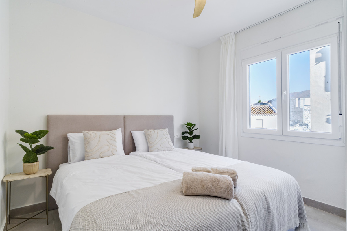 Apartment for sale in Estepona | 3 bedrooms H5084635