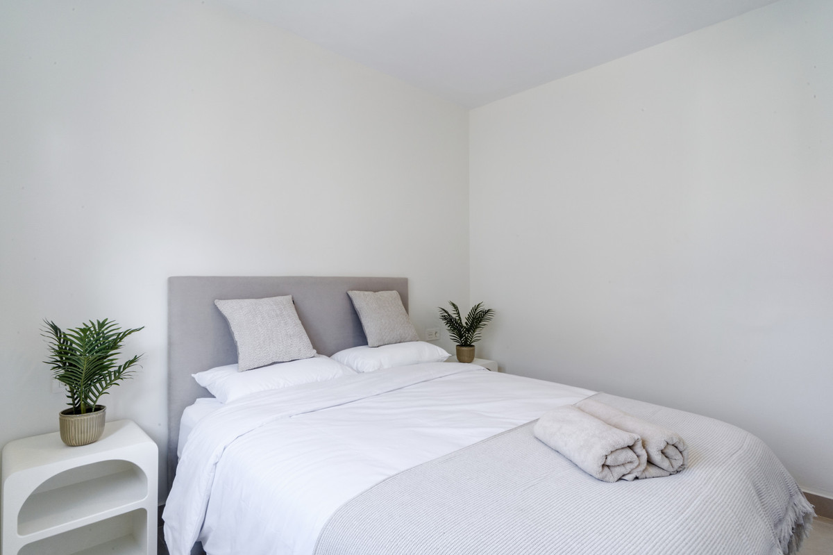 Apartment for sale in Estepona | 3 bedrooms H5084635