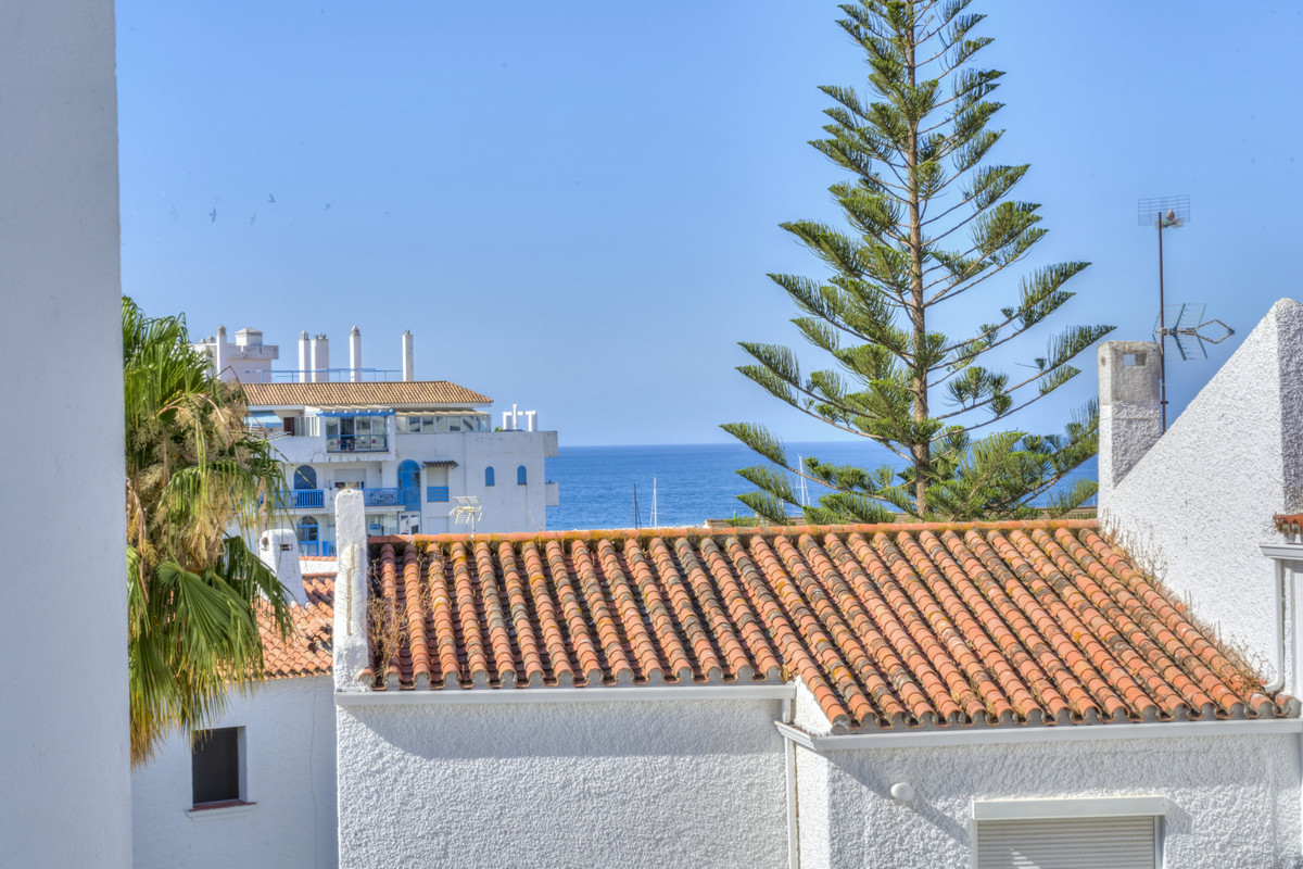 Apartment for sale in Estepona | 3 bedrooms H5084635
