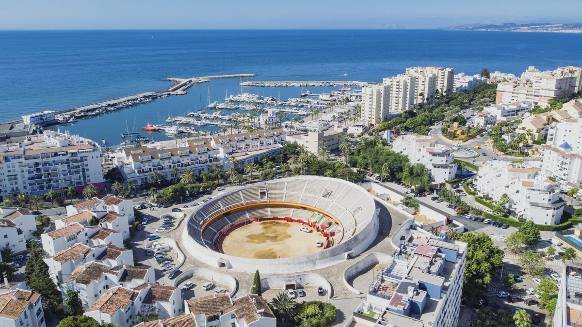 Apartment for sale in Estepona | 3 bedrooms H5084635