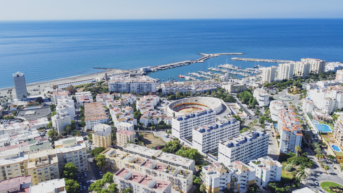 Apartment for sale in Estepona | 3 bedrooms H5084635